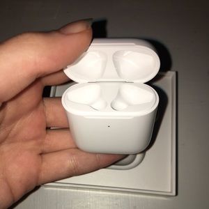 Apple AirPods Wireless Charging Case